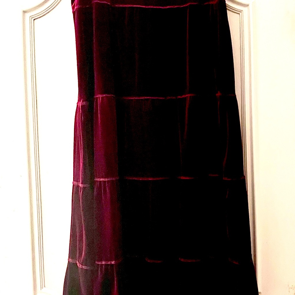 Tempo Paris, size L, wine velvet tiered skirt.